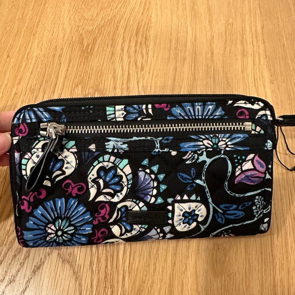 Vera Bradley Floral Black Wristlet wallet - Picture 5 of 5